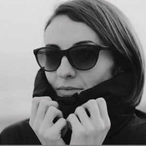 woman-gf459b7000_1920